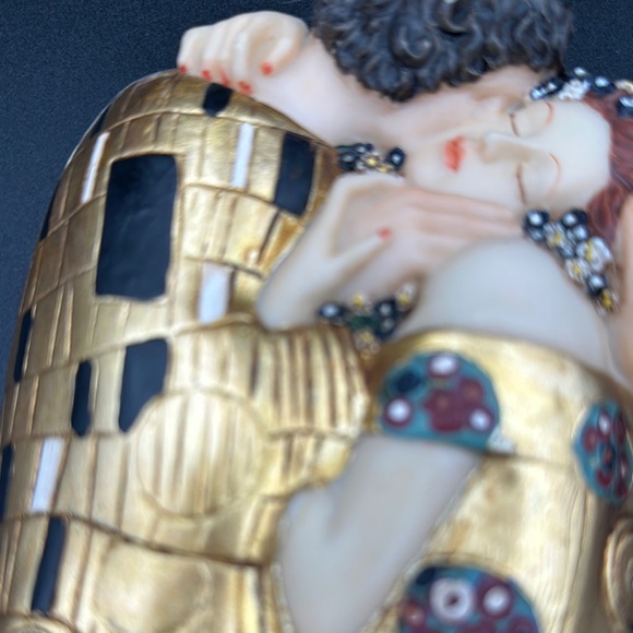 Gold Gustav Klimt Inspired Decorative Sculpture “The Kiss” Iconic Masterpiece - Picture 2 of 12